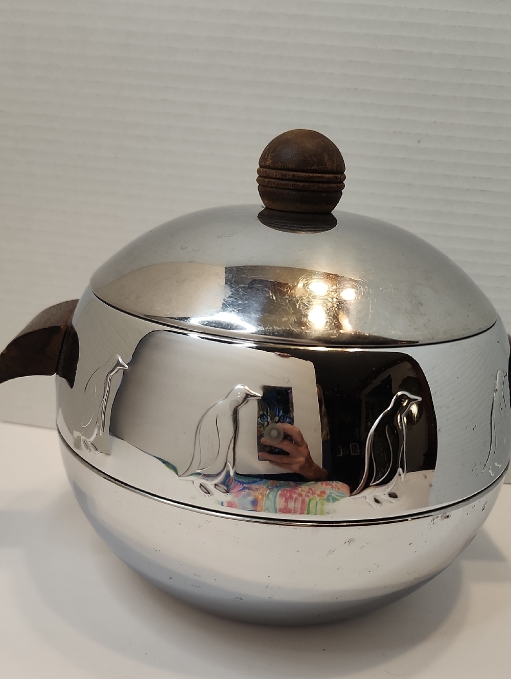 WEST BEND Penguin Hot Cold Server Vintage Chrome Ice Holder w/Wood Knob - Silver